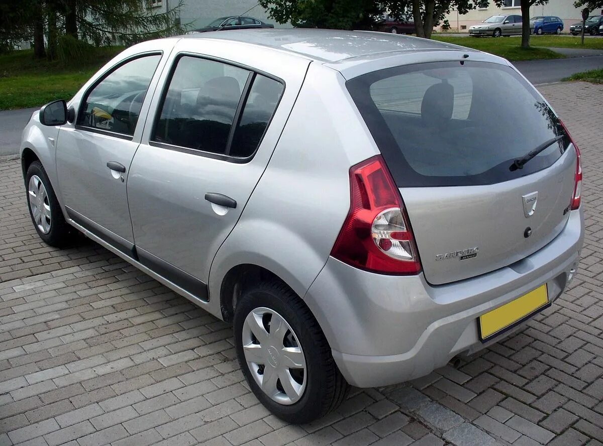 Рено сандеро 1.4 фото Файл:Dacia Sandero 1.4 MPI Ambiance Platingrau Heck.JPG - Википедия