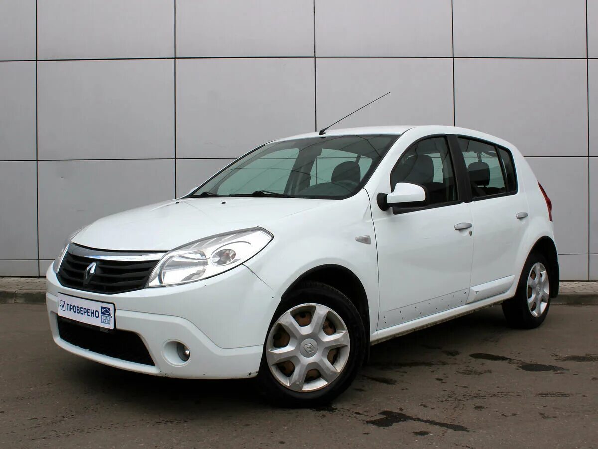 Рено сандеро 1.6 фото Купить б/у Renault Sandero I 1.6 AT (103 л.с.) бензин автомат в Химках: белый Ре