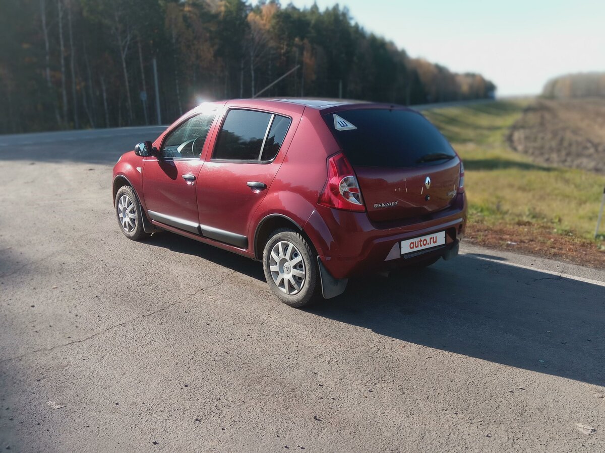 Рено сандеро 2011 фото Красный Renault Sandero 2011 года: фотографии Авто-мото orion-tennis.ru