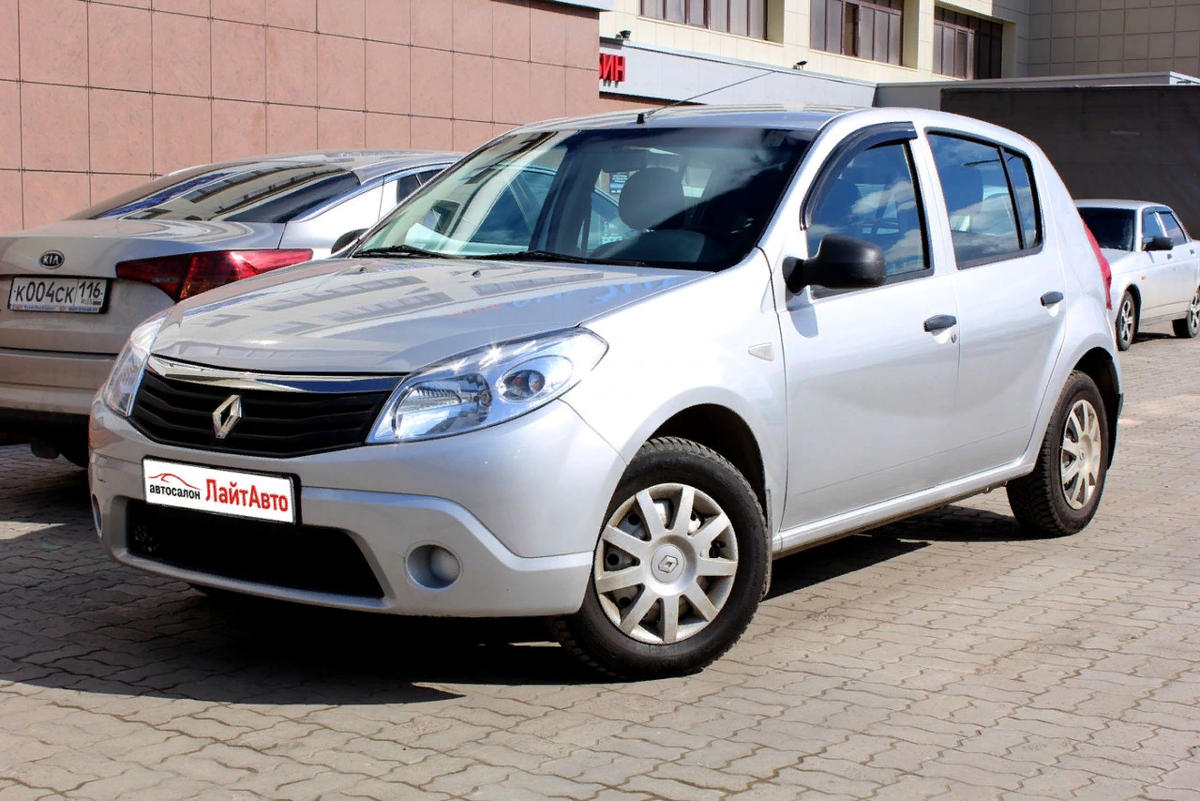 Купить б/у Renault Sandero I 1.6 MT (84 л.с.) бензин механика в Санкт-Петербурге