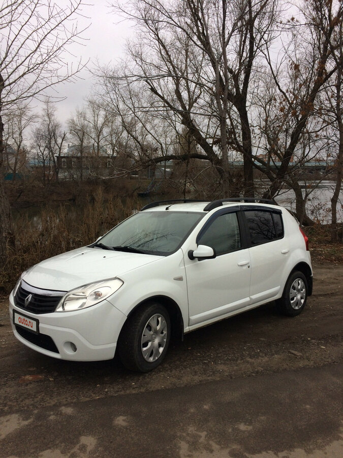 Рено сандеро белая фото Фотогалерея белого Renault Sandero 2011 года Авто-мото orion-tennis.ru