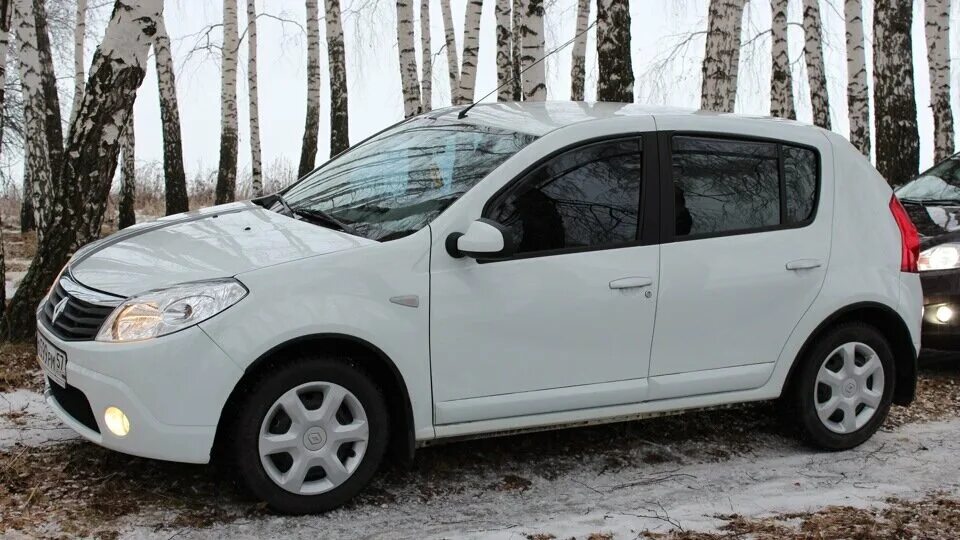 Рено сандеро белая фото Купить б/у Renault Sandero I 1.6 MT (103 л.с.) бензин механика в Ногинске: белый