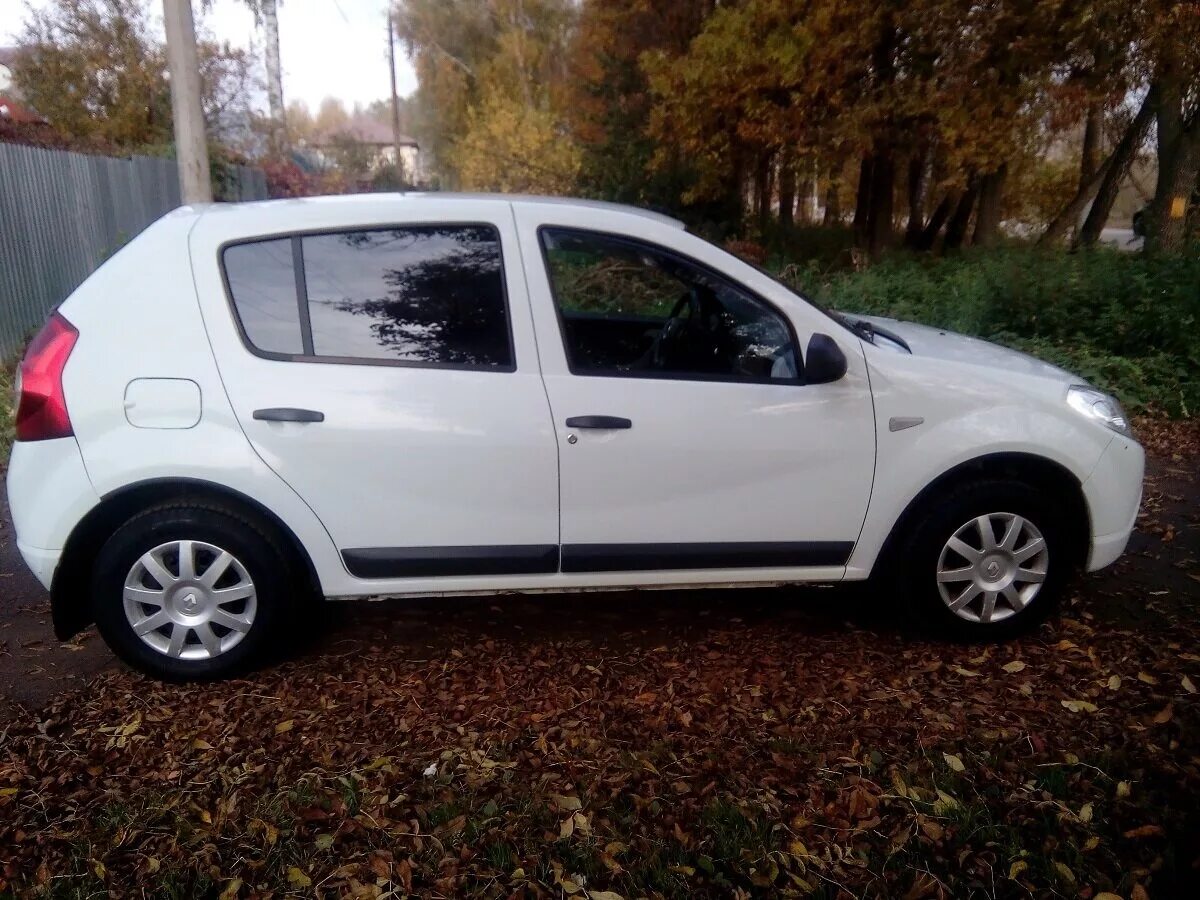 Рено сандеро белая фото Купить б/у Renault Sandero I 1.4 MT (75 л.с.) бензин механика в Туле: белый Рено