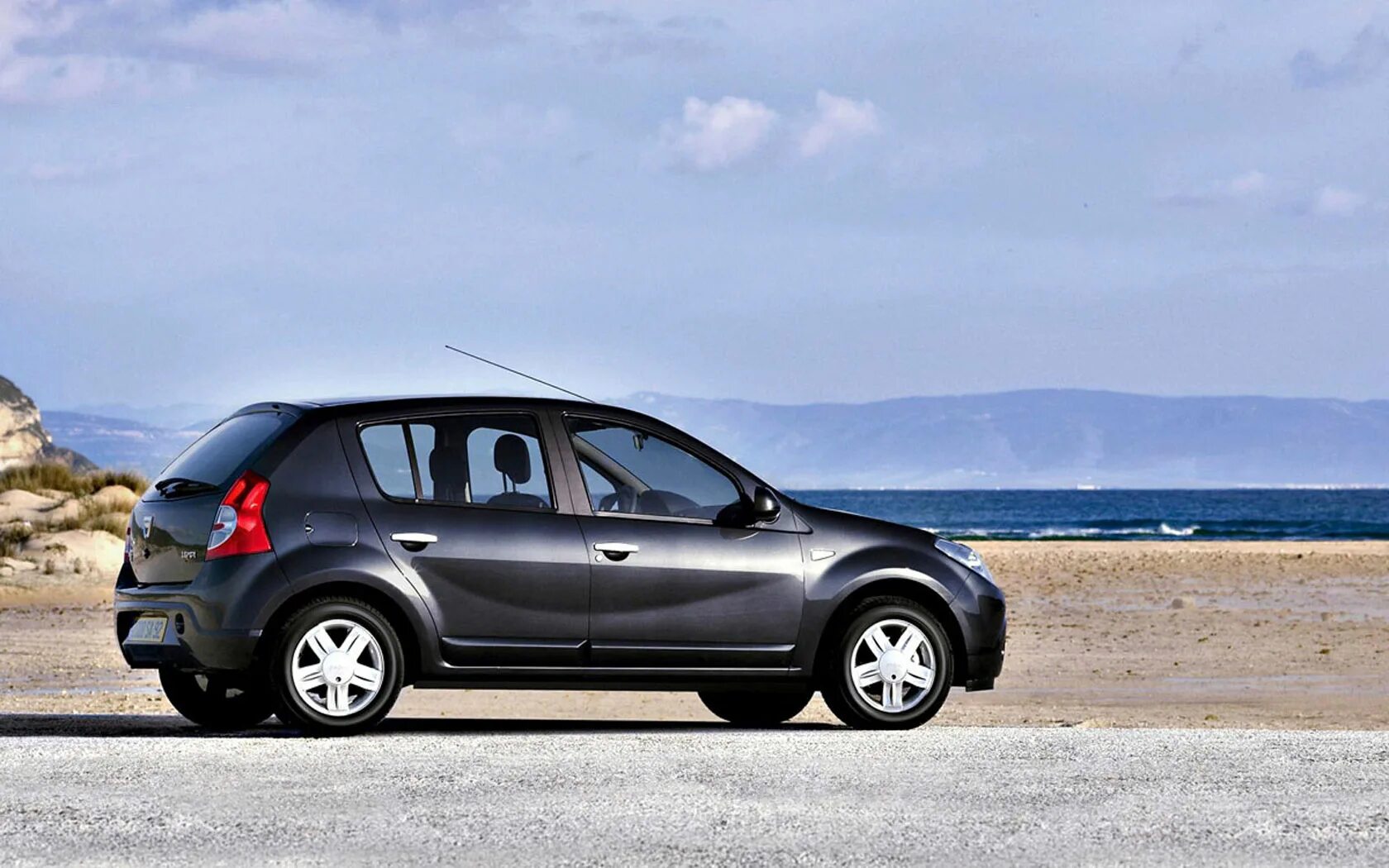 Рено сандеро дача фото Фотографии Dacia Sandero (2008-2012) Фотография #6 Фото Dacia Sandero