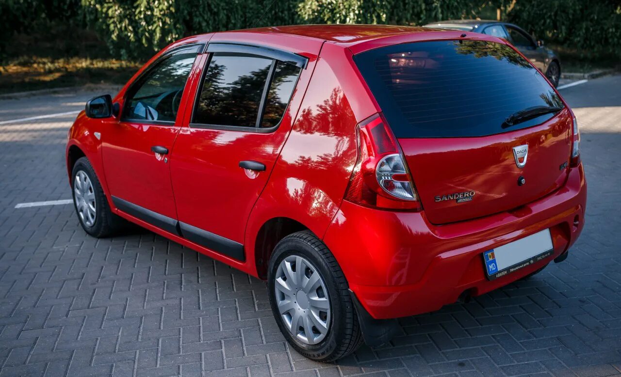 Рено сандеро красный фото Прокат авто автомобиль Dacia Sandero 2009 в Кишиневе Cars4Rent