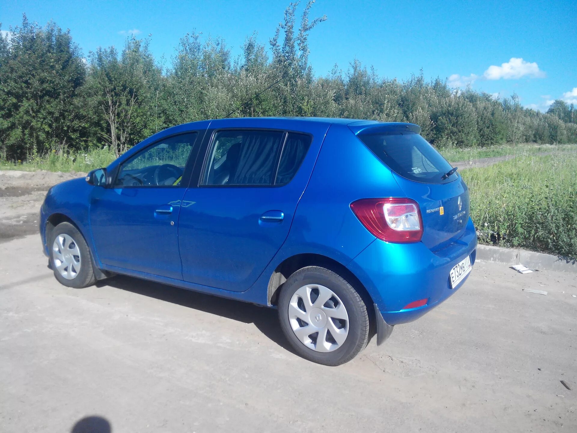 Рено сандеро синий фото Шторки на задние боковые окна - Renault Sandero 2G, 1,6 л, 2014 года аксессуары 