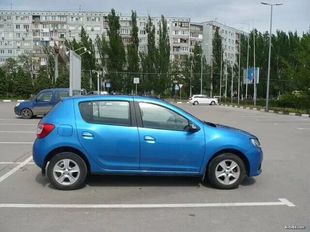 Рено сандеро синий фото Купить б/у Renault Sandero II 1.6 AT (102 л.с.) бензин автомат в Санкт-Петербург