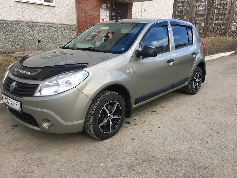 Рено сандеро цвет фото Наконец-то моемся - Renault Sandero 1G, 1,4 л, 2011 года просто так DRIVE2