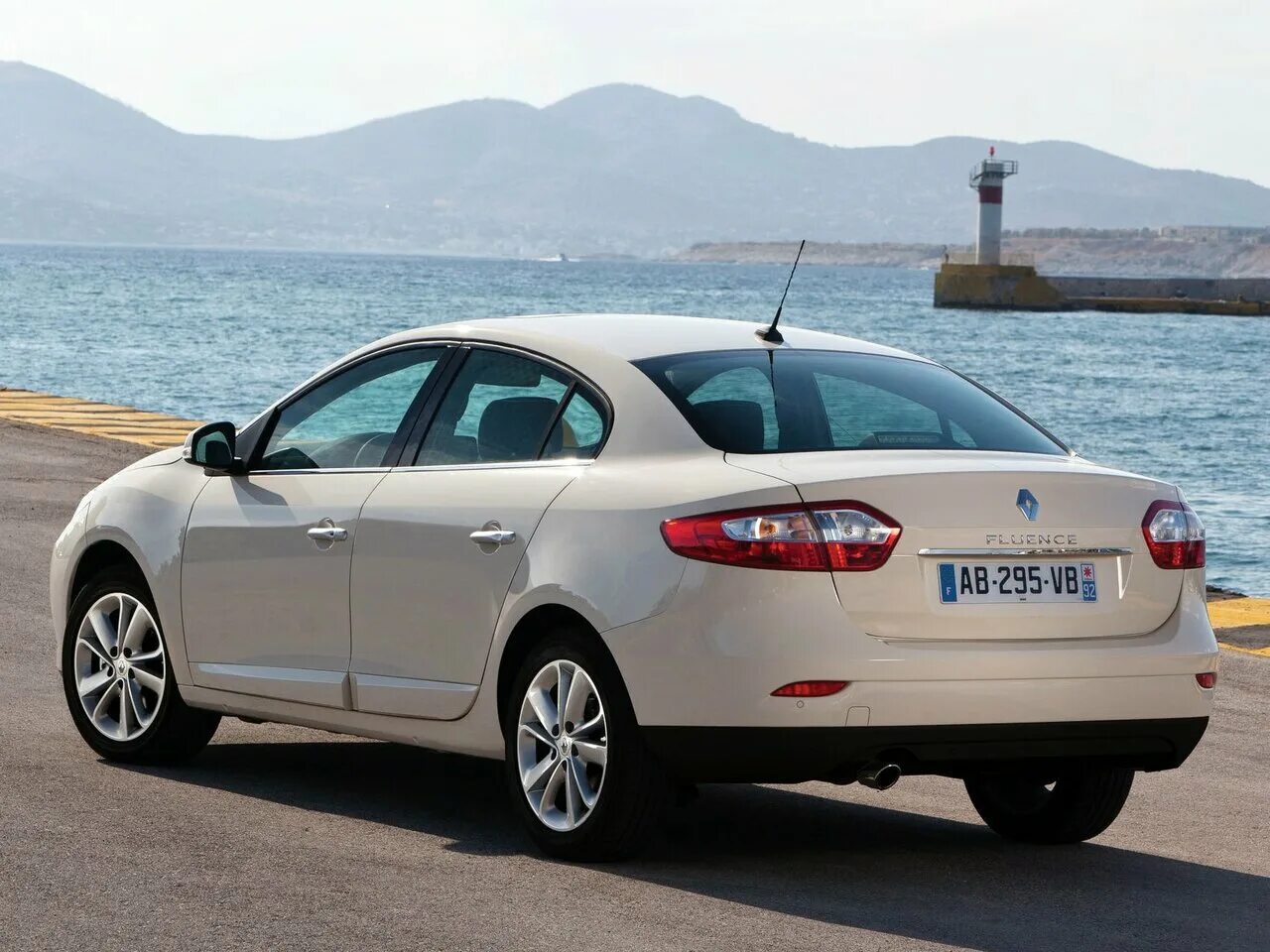 Рено седан фото Renault Fluence 1 поколение рестайлинг, седан - технические характеристики, моде