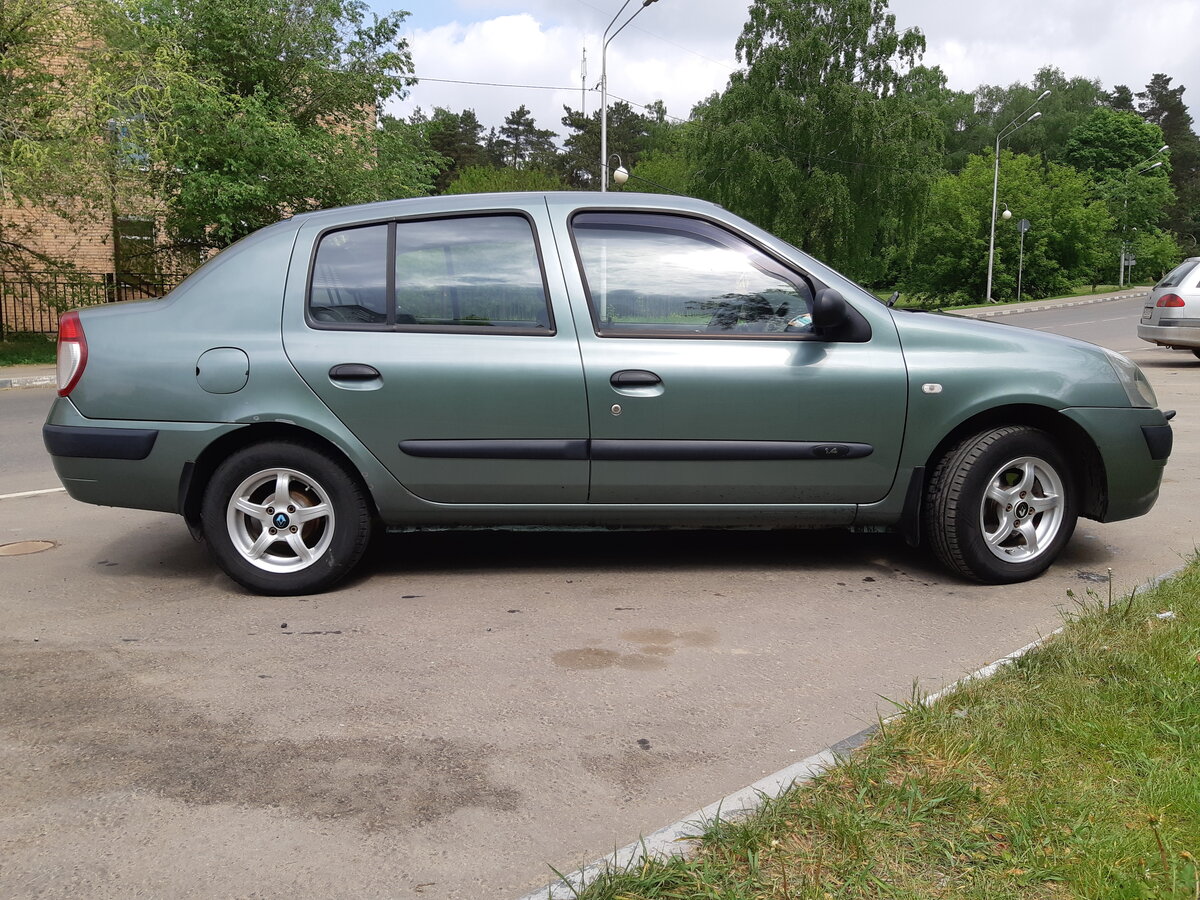 Купить б/у Renault Symbol I Рестайлинг 1.4 MT (75 л.с.) бензин механика в Москве