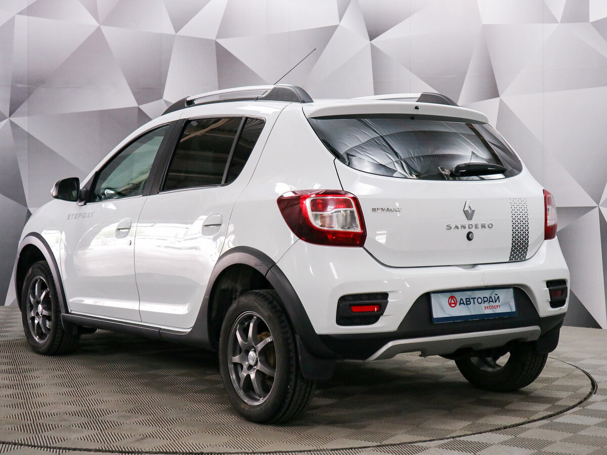 Рено соренто фото Купить б/у Renault Sandero II Stepway 1.6 MT (113 л.с.) бензин механика в Ульяно