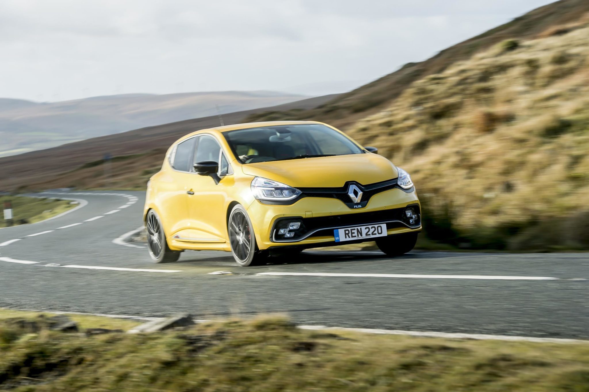 Рено спорт фото First Drive Review: Renault Sport Clio 220 Trophy - GTPlanet