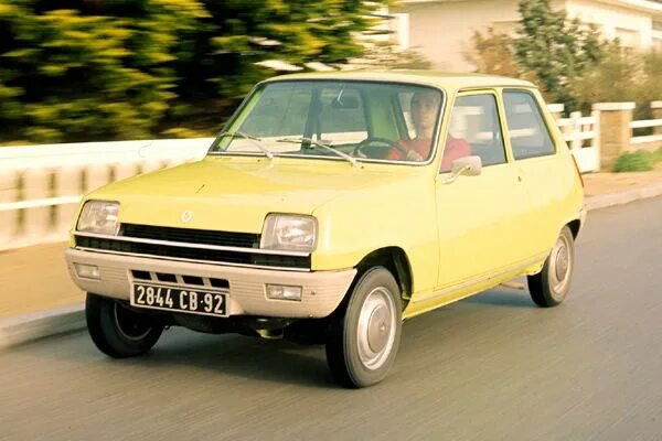 Рено старая модель фото La compétition automobile fait partie de nos gènes Renault, Renault 5, Motor car