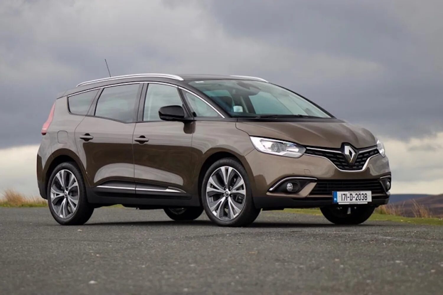 Рено сценик 4 фото Renault drops right-hand drive Scenic - car and motoring news by CompleteCar.ie