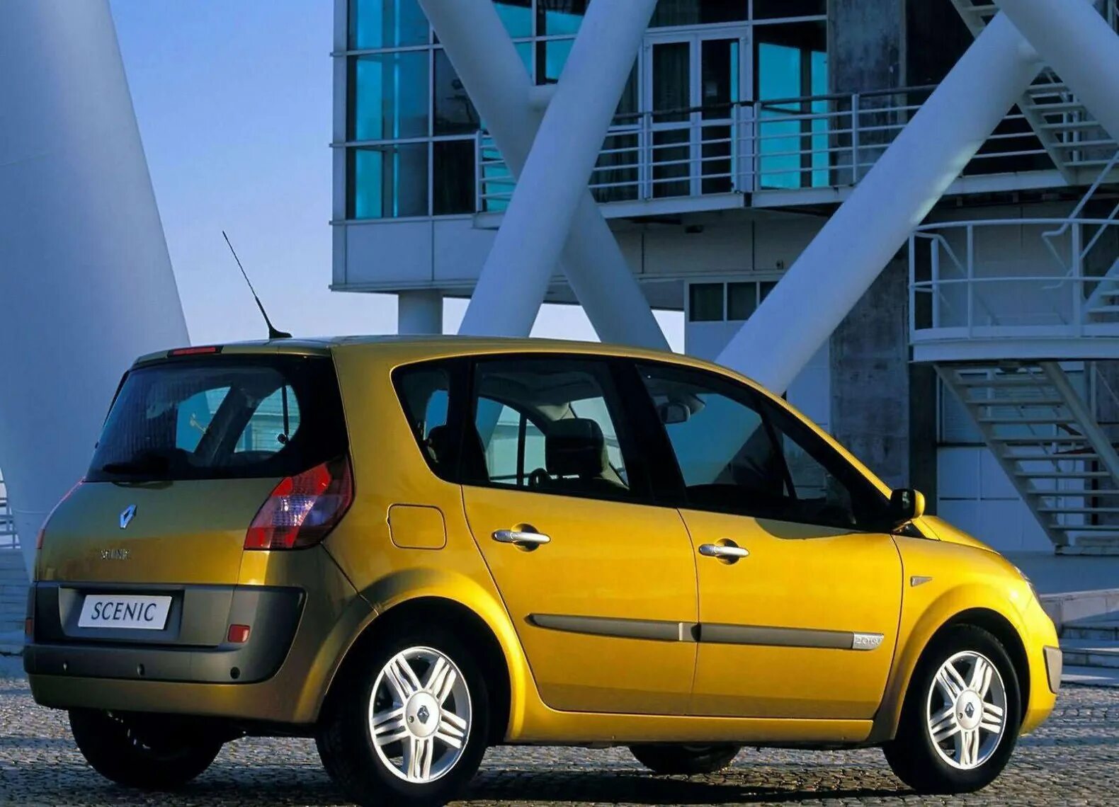 Рено сценик фото Renault Scenic II фотоальбом - автомобильный журнал Simplycars.ru