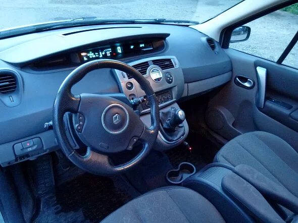 Рено сценик салон фото Купить Renault Scenic 1,6 механика, 2008 г., пробег 129990 км, цена 360000 руб -