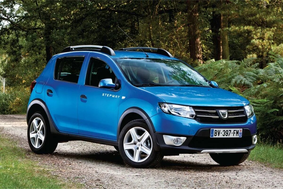 Рено stepway фото Dacia launches Sandero Stepway for the UK Motoring News Honest John