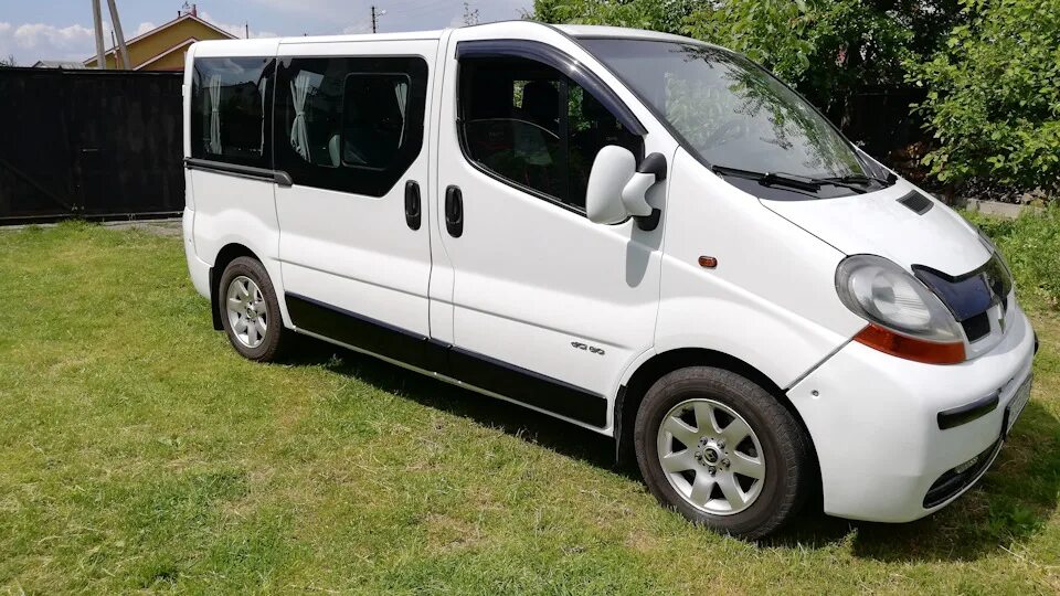 Рено трафик 2 фото Renault Trafic (2G) 1.9 дизельный 2003 Беленький 1.9dci 82+20 на DRIVE2