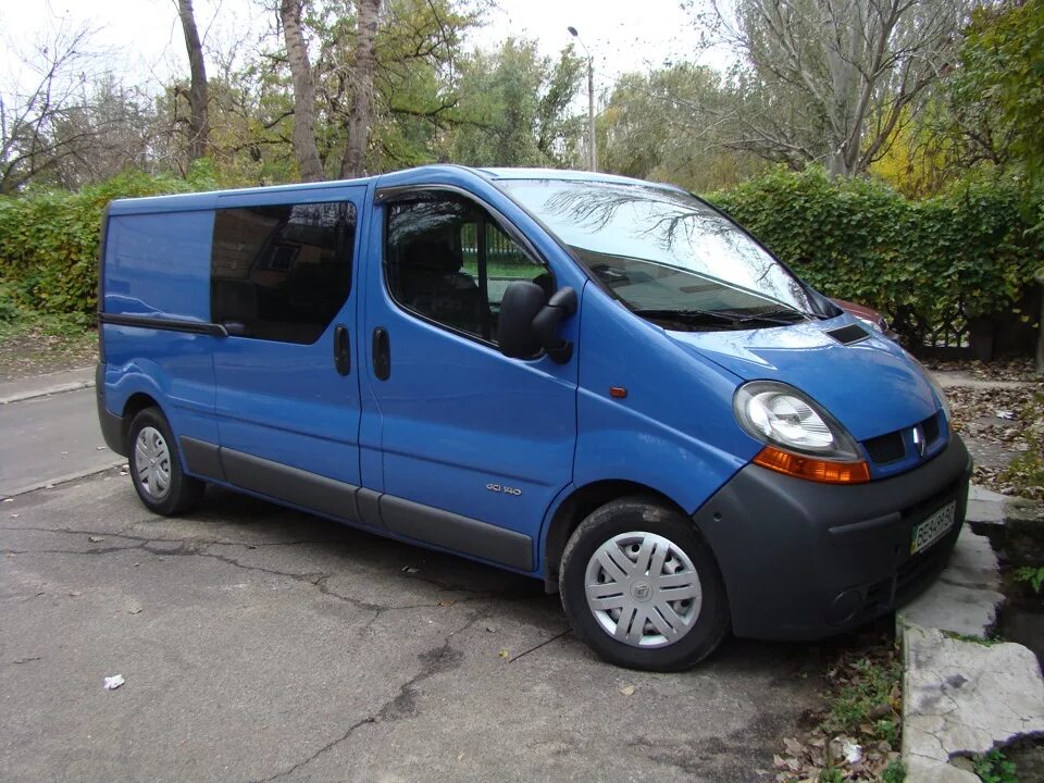 Рено трафик 2 фото Купил и установил дефлекторы окон. - Renault Trafic (2G), 2,5 л, 2006 года тюнин