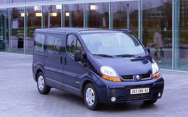 Рено трафик 2 фото Сравнение Renault Trafic (2001-2006) с соперниками Сравнение автомобилей Renault