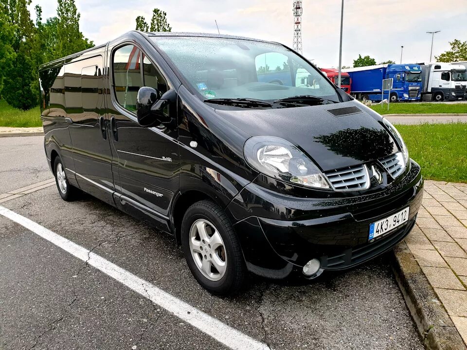 Рено трафик 2 фото Где-то на границе с Швейцарией - Renault Trafic (2G), 2 л, 2014 года просто так 