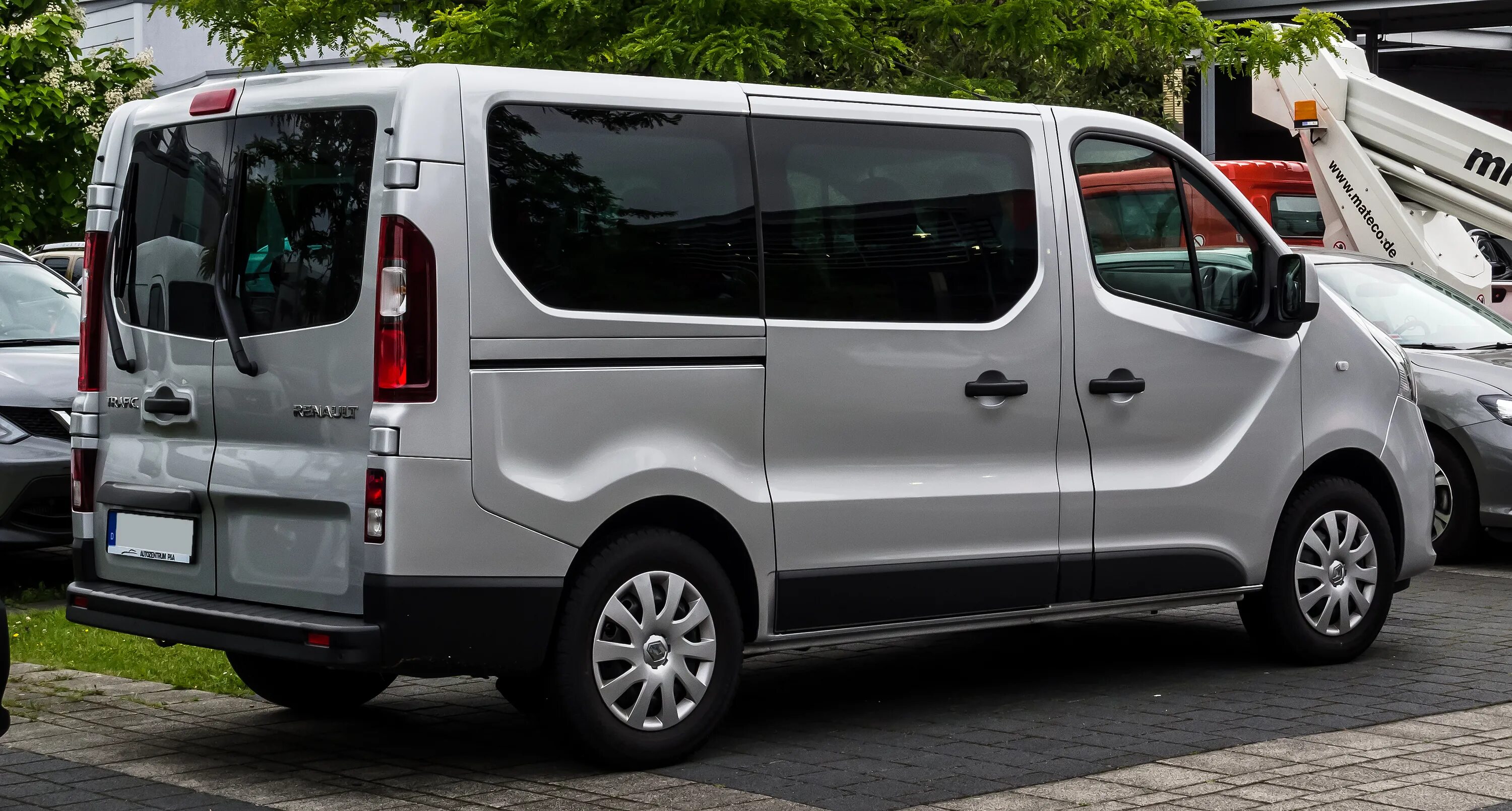 Рено трафик пассажирский фото File:Renault Trafic Combi (III) - h 29062016.jpg - Wikipedia