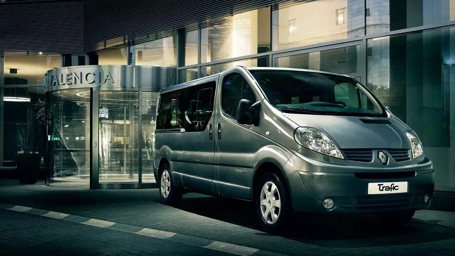 Рено трафик пассажирский фото Car Features List for Renault Trafic 2016 Passenger Van (SaudiArabia) YallaMotor