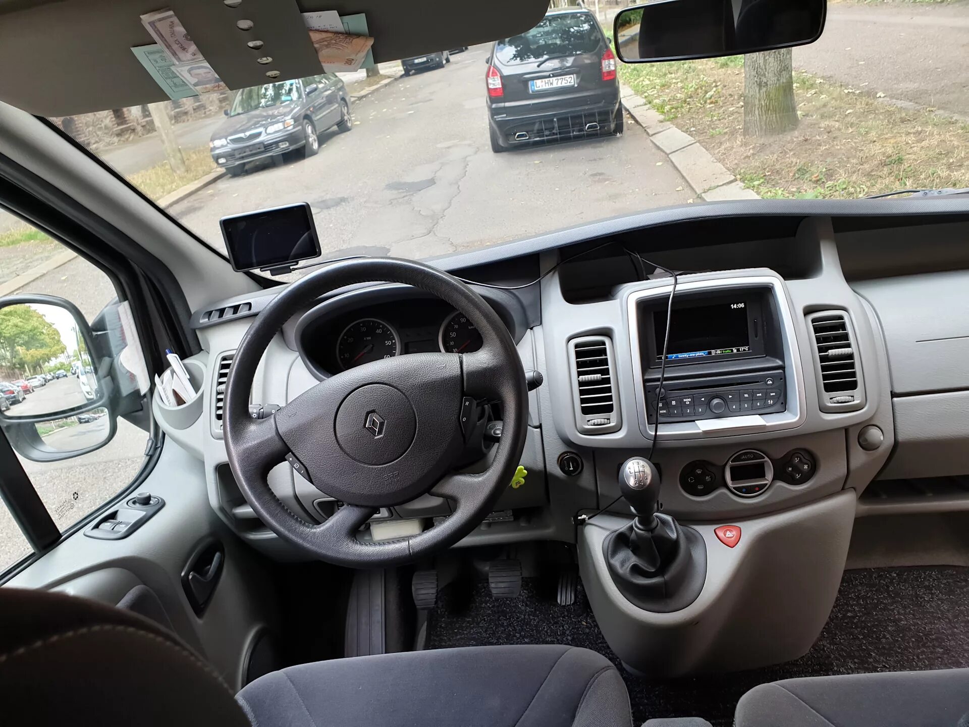 Рено трафик салон фото Салон - Renault Trafic (2G), 2 л, 2014 года просто так DRIVE2