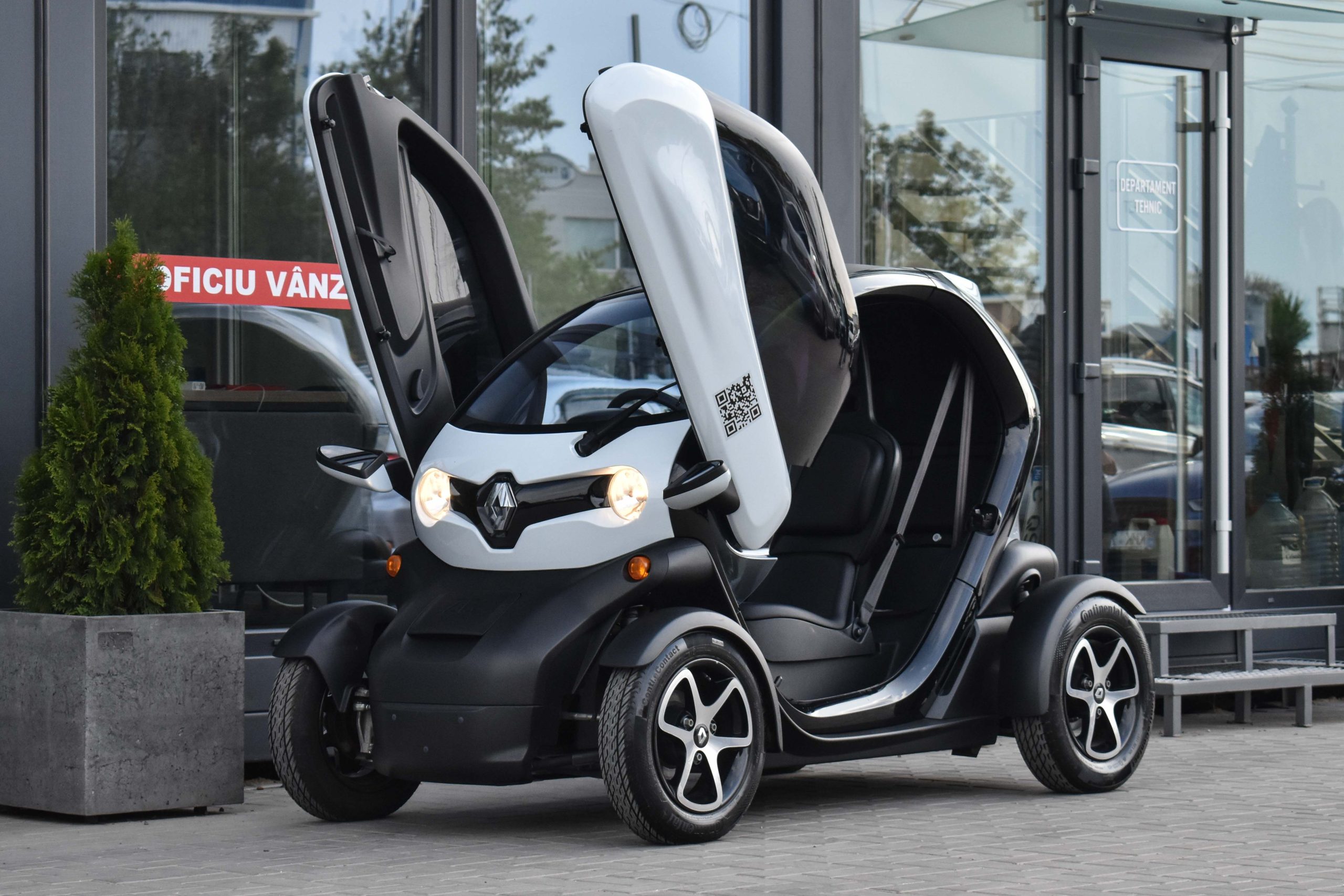 Рено твизи фото Renault Twizy 2016, Электро, , Автоматическая, Белый, 4990 € Б/У с пробегом - Au