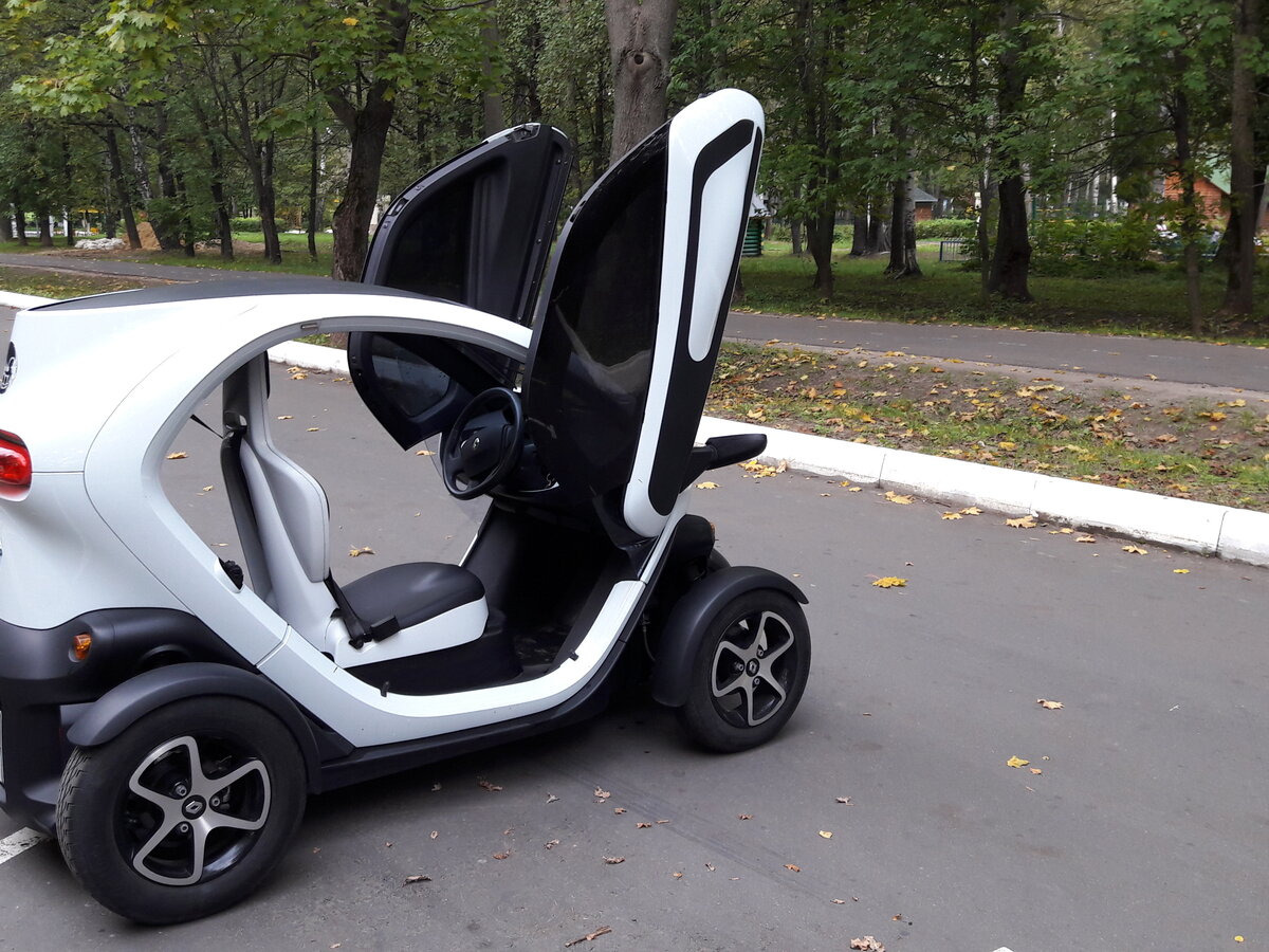 Рено твизи фото Купить б/у Renault Twizy 2011-2023 Electro AT (4.0 кВт) электро автомат в Москве