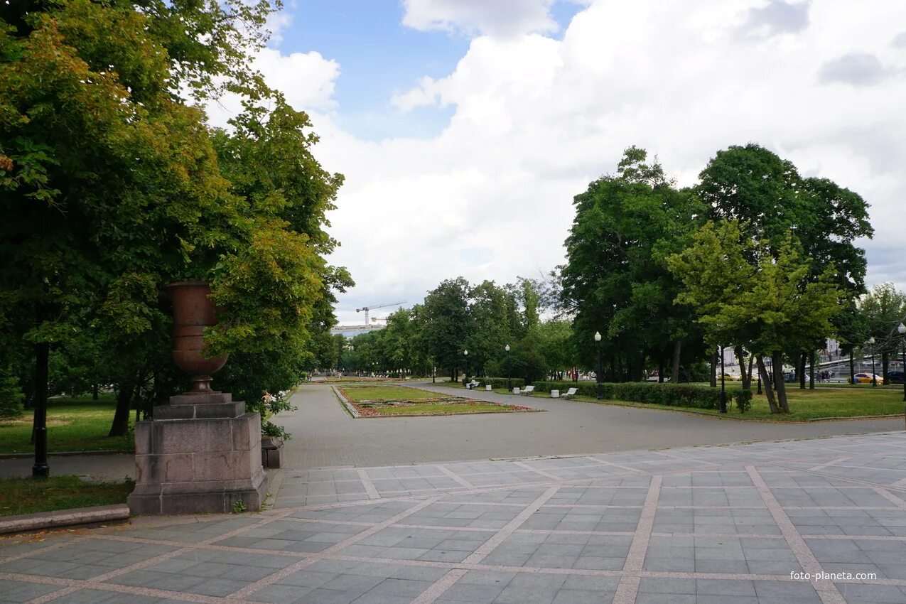 Репинский сквер москва болотная набережная фото Сквер на Болотной площади Репинский сквер (Москва) Фотопланета