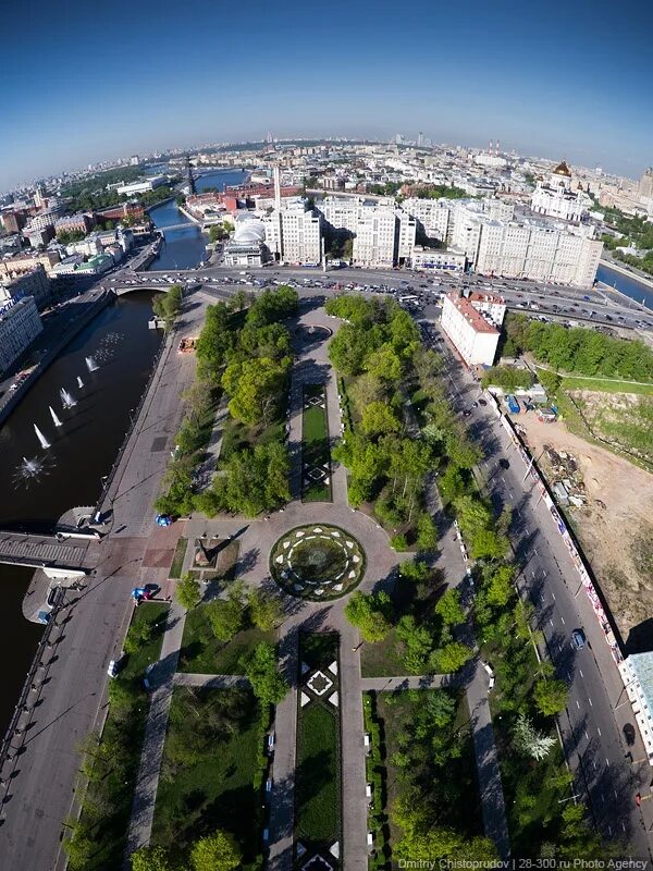 Репинский сквер москва болотная набережная фото Болотная площадь Первоначально тут было болото, потом местность осушили и пытали