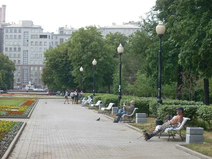 Репинский сквер москва болотная набережная фото Репинский сквер (Болотный сквер), Москва