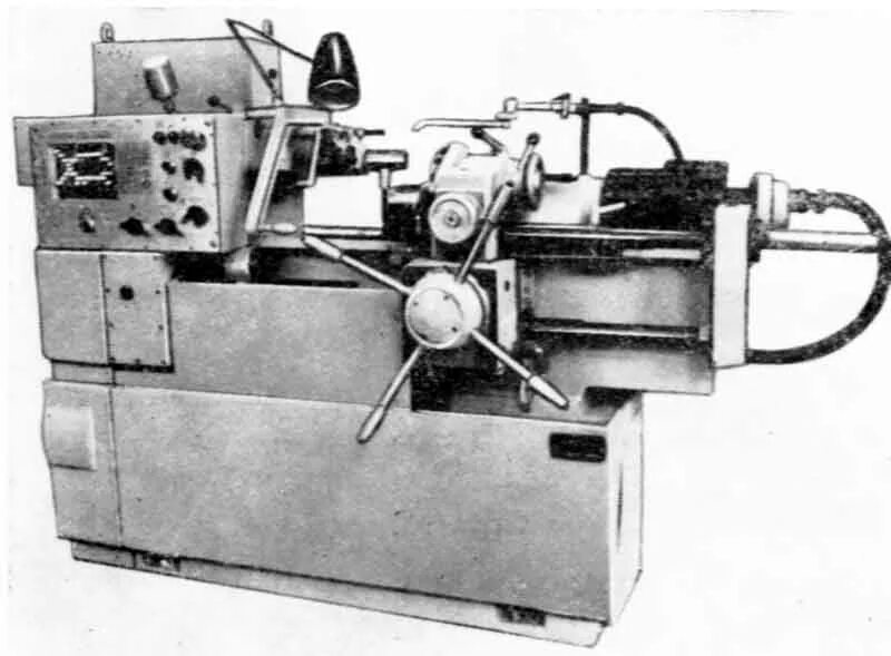 Револьверный станок токарный фото Станок токарно-револьверный универсальный повышенной точности 1Д325П - подобрать