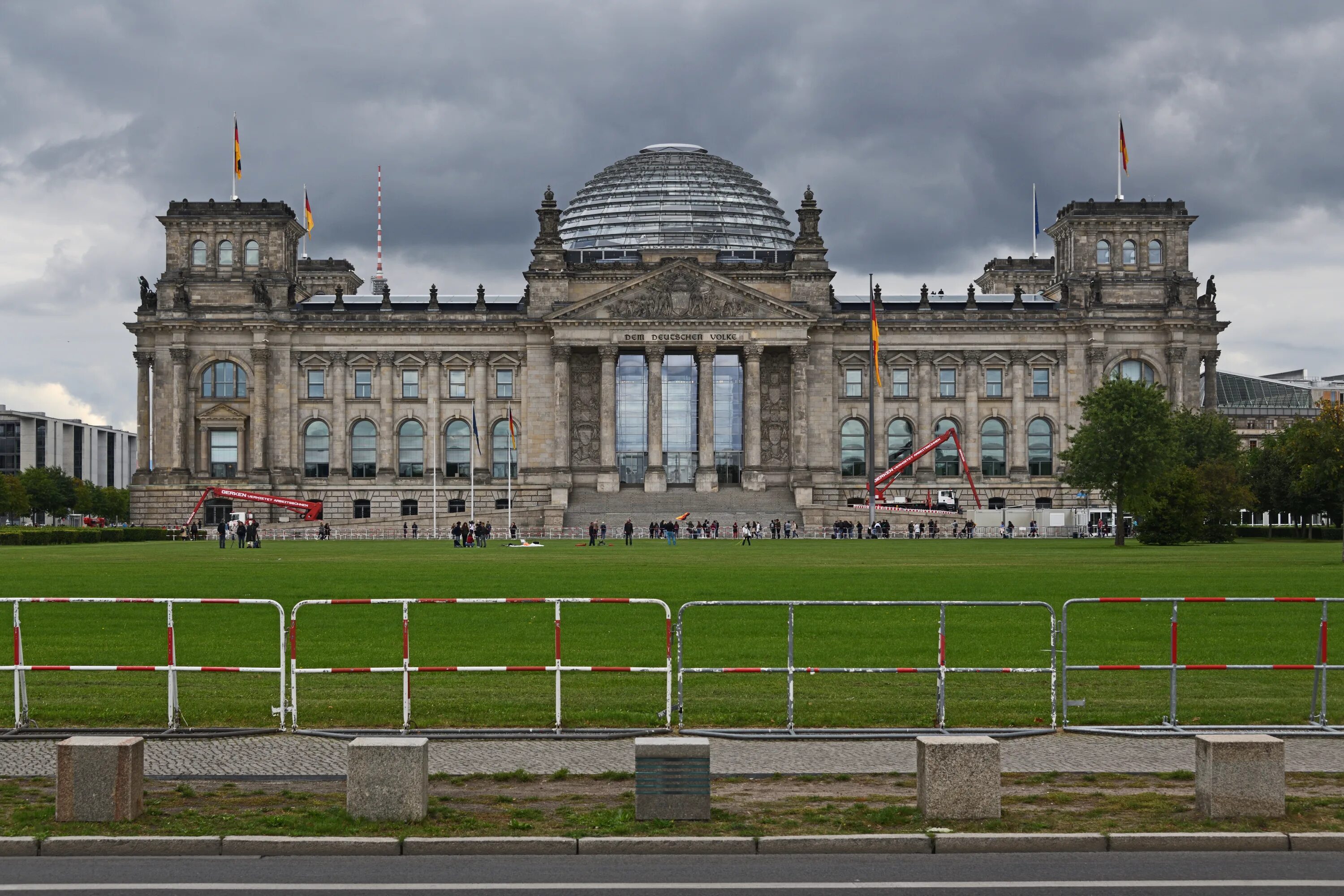 Рейхстаг сегодня фото File:West side of Reichstag building 9048.jpg - Wikimedia Commons