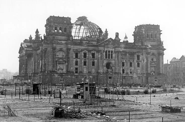 Рейхстаг здание 1945 фото Historische Bilder Historische bilder, Historisch, Berlin geschichte