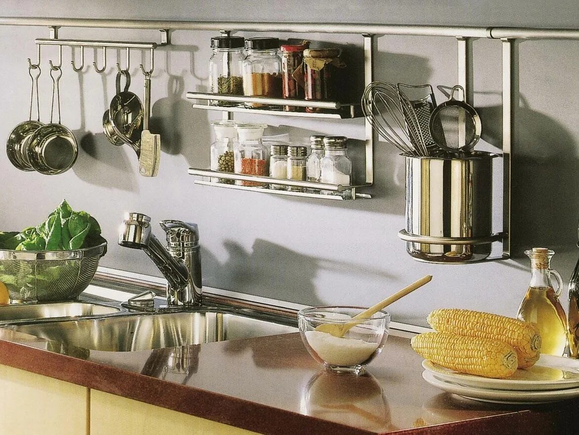 Рейлинги для кухни в интерьере хранение на кухне - Поиск в Google Vintage kitchen accessories, Small kitchen st