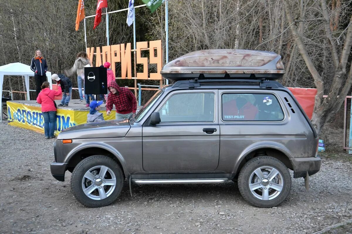 Рейлинги на ниву фото Рейлинг-багажник LADA NIVA 2121 4x4 (серебристый муар) - купить в Перми - цены, 