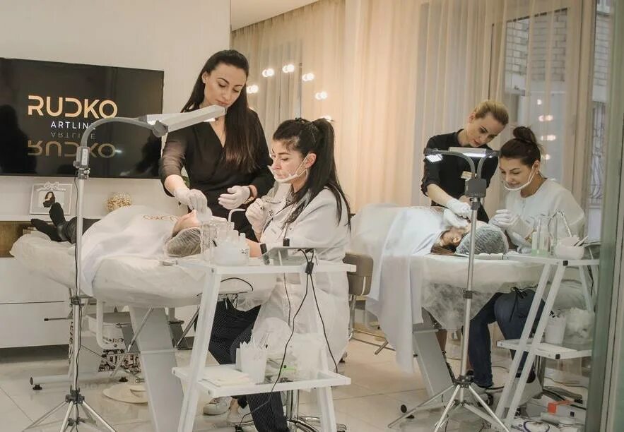 Рейтинг лучших школ перманентного макияжа Permanent makeup training - basic course in permanent makeup school