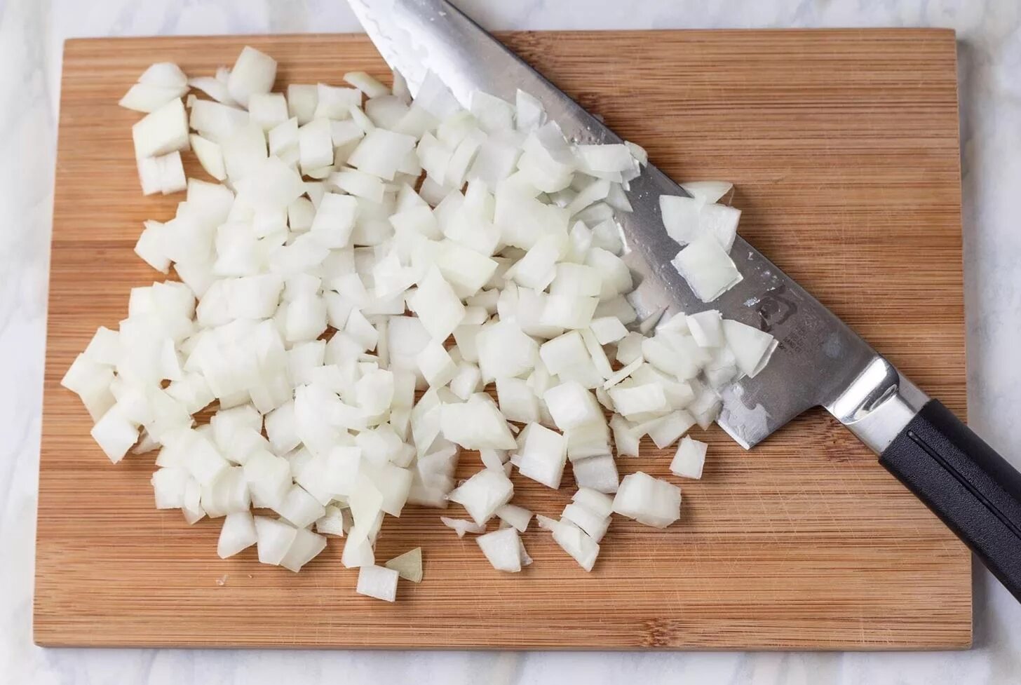 Режем лук фото Dice an Onion Faster by Using Its Root as a Handle " Food Hacks :: WonderHowTo