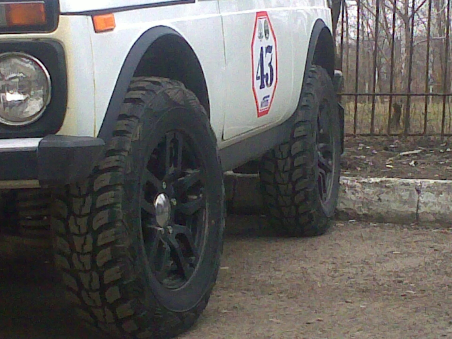 Резина на ниву фото цена Резина Kumho Road Venture MT KL71 - Lada 4x4 3D, 1,7 л, 1995 года шины DRIVE2