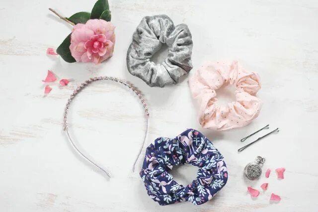 Резинка из ткани своими руками фото DIY Hair Scrunchie Tutorial Scrunchies DIY Diy hair scrunchies, Diy hair accesso