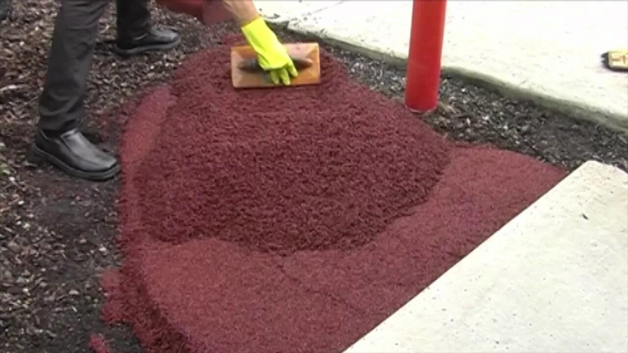 Резиновая крошка своими руками в домашних условиях Wetpour Basics - How To Lay Rubber Wetpour - YouTube