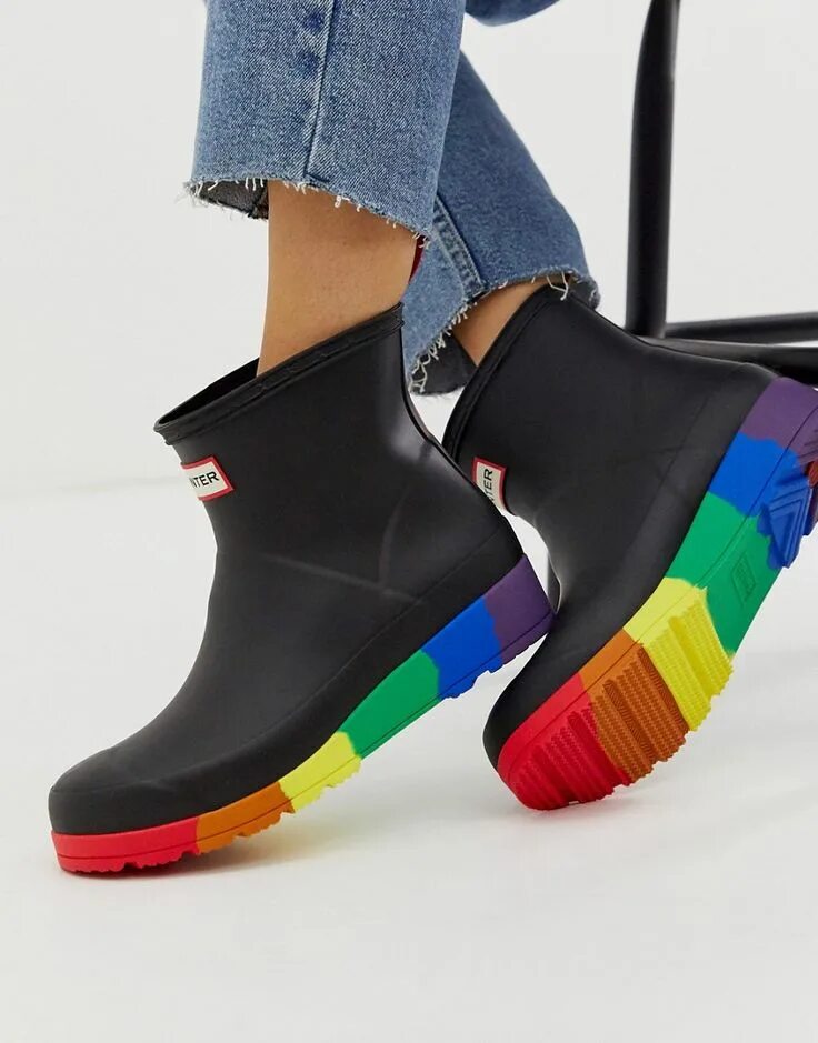 Резиновая обувь модная как называется Hunter Play Pride Short Wellies In Black And Rainbow ModeSens Rainbow heels, Sho