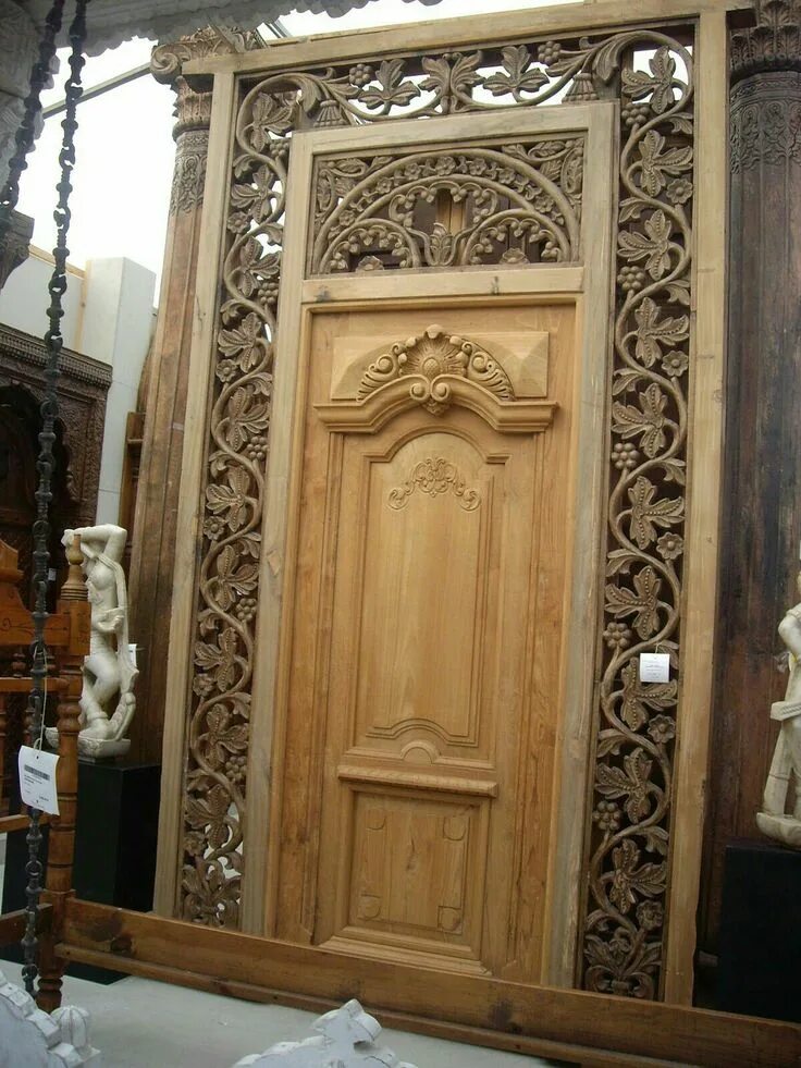 Резная дверь фото Pin by Ganapathy Gy on DOORS Wooden door entrance, Main door design, Door design