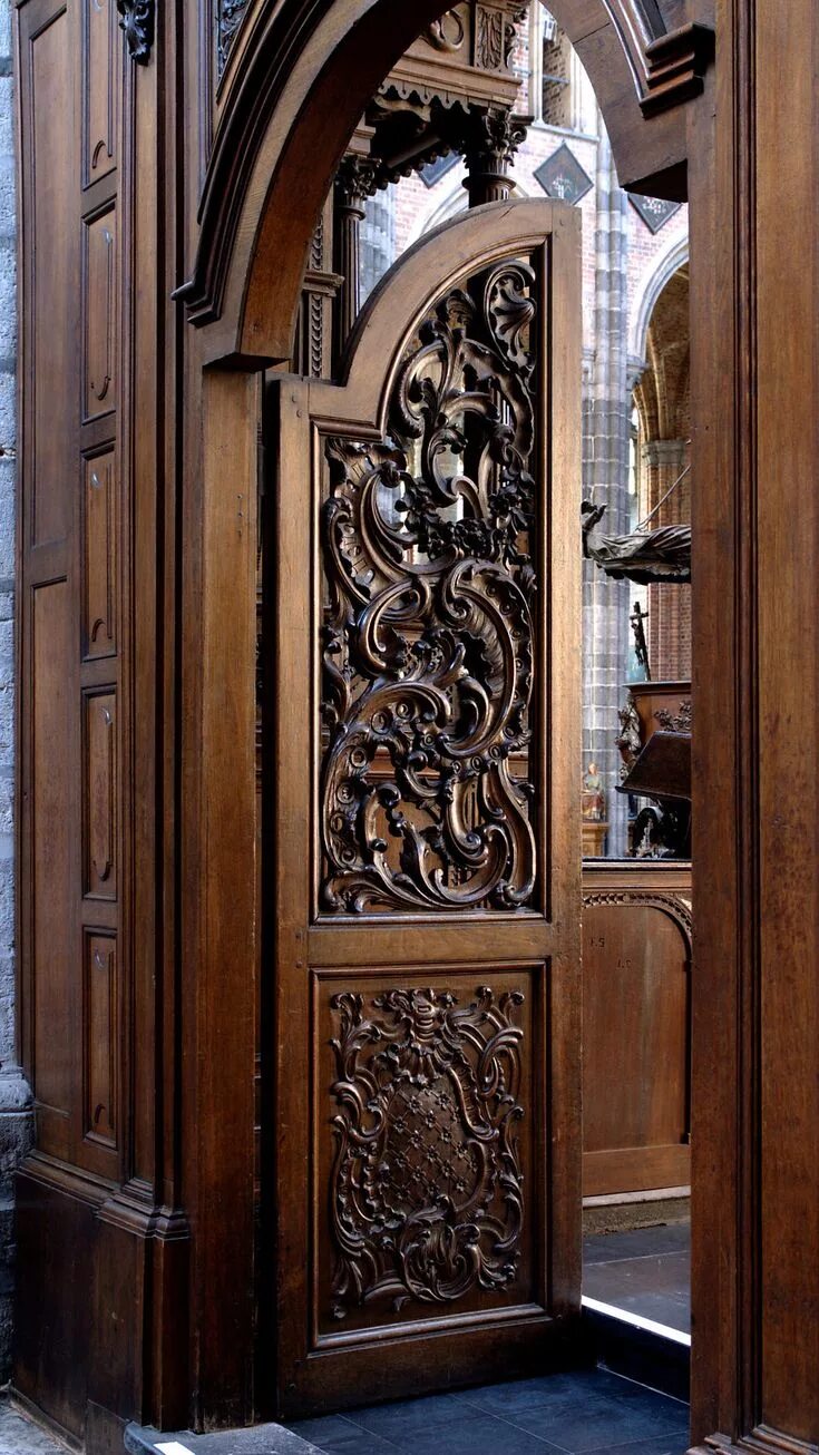 Резная дверь фото Veurne, West-Vlaanderen, St.-Walburgakerk, St.-Catharinakapel, stalls, door Wood