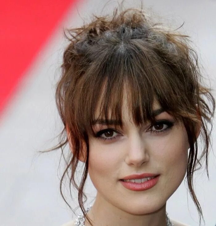 Рваная челка 2024 фото Updo and bangs Short hair updo, Short hair with bangs, Medium hair styles