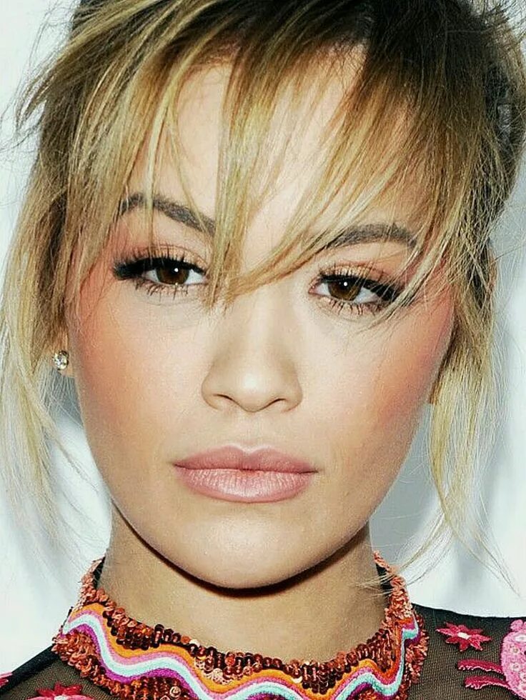 Рваная челка фото по бокам Rita Ora Haircuts for long hair, Long hair styles, Hairstyles for round faces