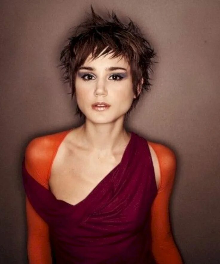 Рваная короткая стрижка женская с челкой Cool 34 Funky Short Pixie Haircut Long Bangs Ideas https://upoutfit.com/index.ph