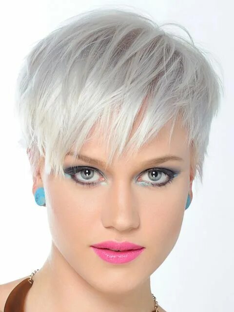 Рваная прическа на короткие волосы http://www.friseur.com/stefan-herz-frisuren-2012-new-york-style-collection-2012.